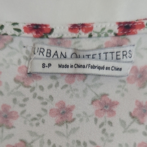 UO Kerry Ivory Floral Playsuit, Color Red/Green/White Size SP - Picture 15 of 16